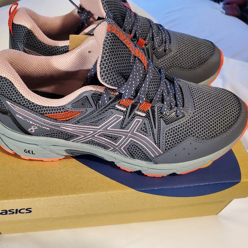 SIZE 9.5 (WIDE)WOMEN ASICS. GEL- VENTURE RUNNING SHOES.